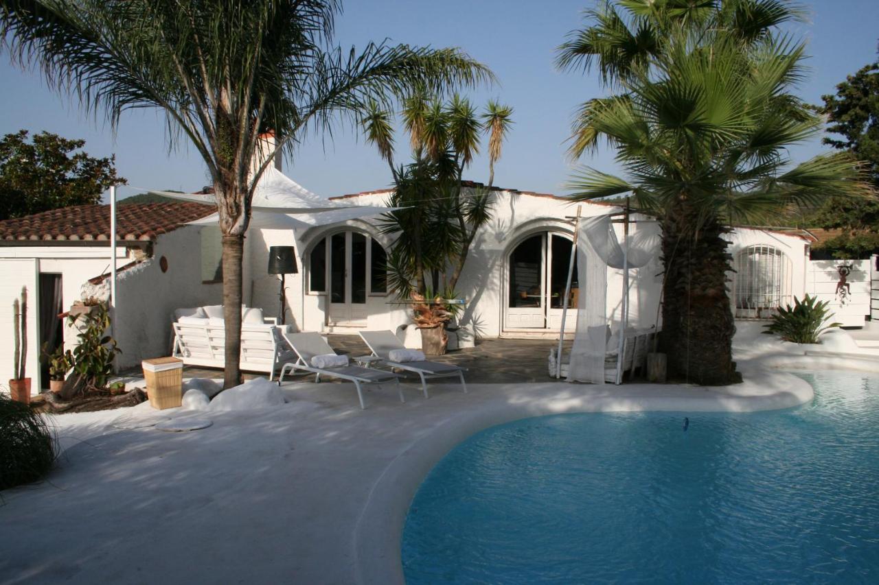 Bed and Breakfast Le Rondini Montrás Exteriér fotografie